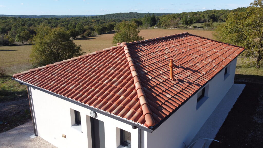 maison avec toiture 4 pans