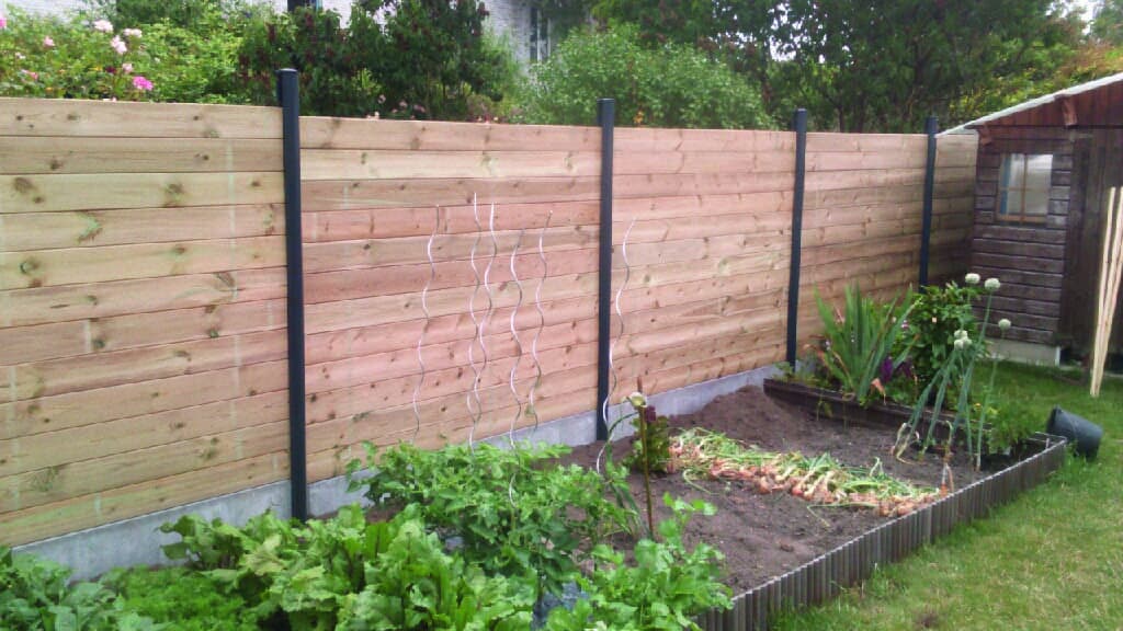 clôture de maison en bois