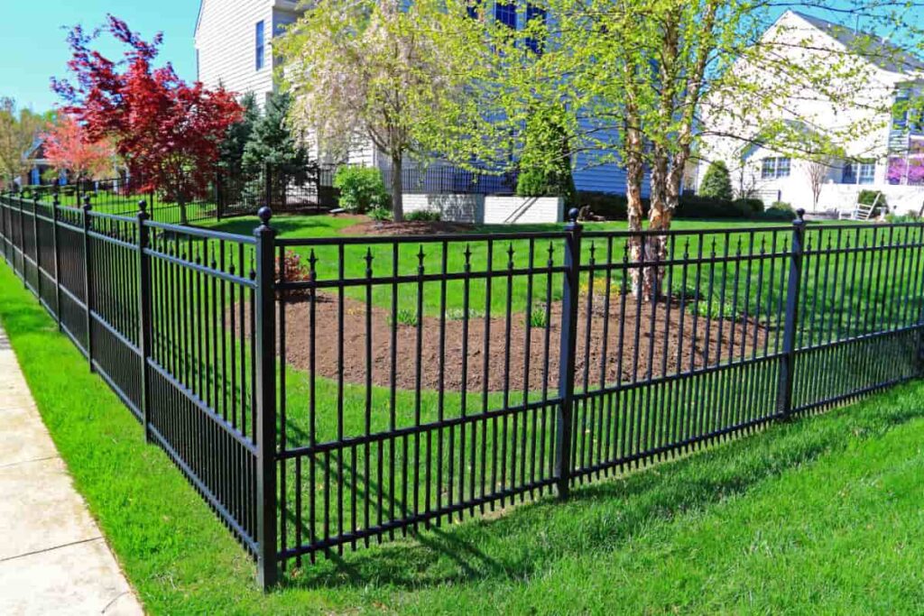 clôture de maison en fer forgé